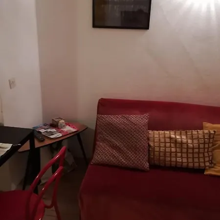 The Yellow House קטאניה